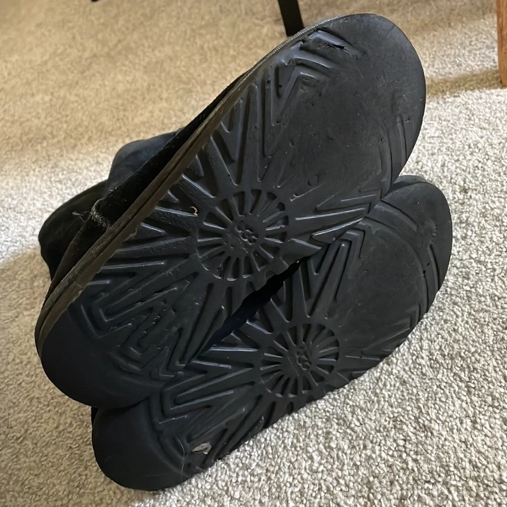 Black UGG boots - Picture 4 of 4